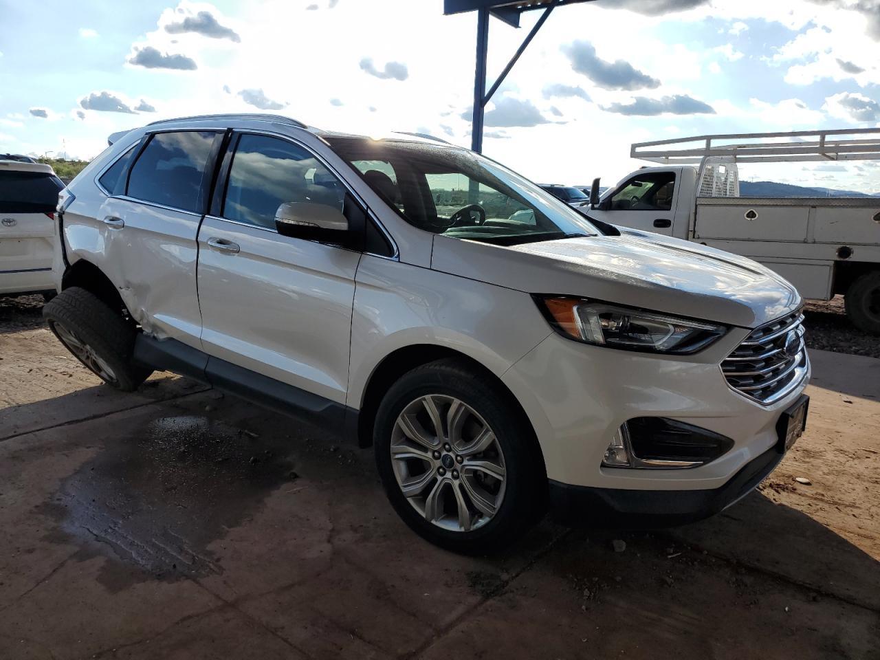 2019 Ford Edge Titanium - Image 4