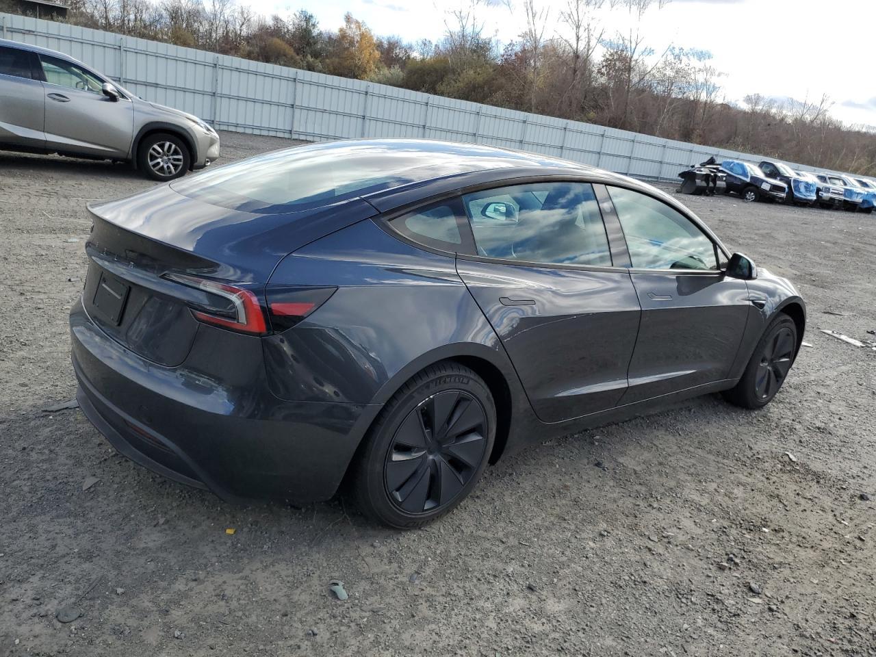 2025 Tesla Model 3 - Image 3