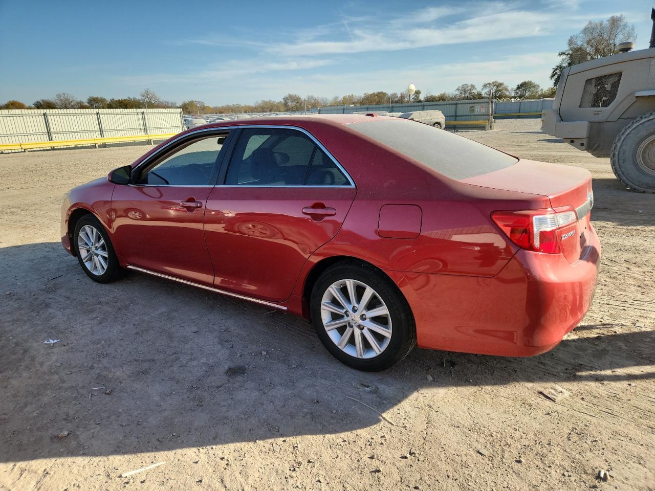 2014 Toyota Camry - Фото 2