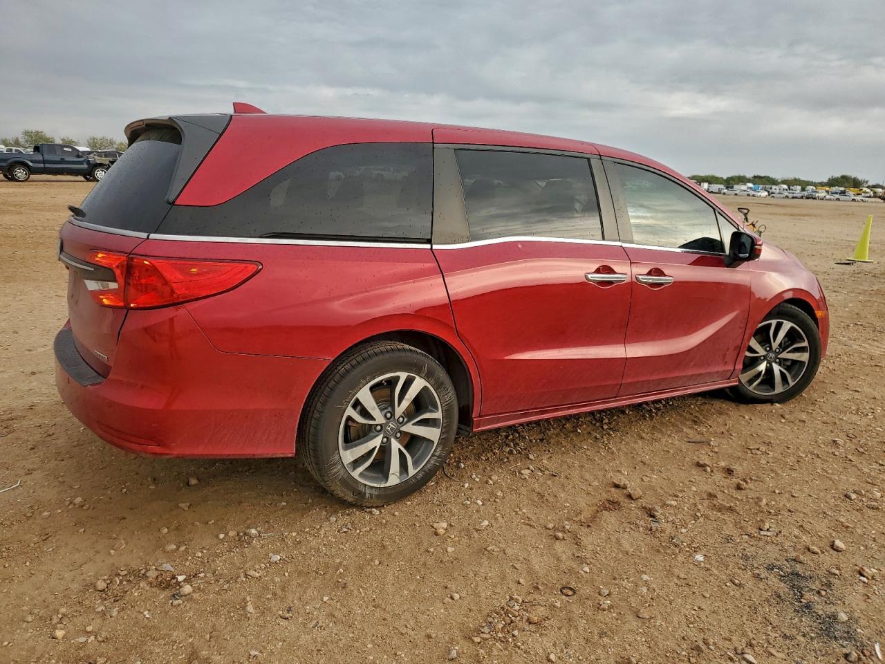 2022 Honda Odyssey Touring - Image 3