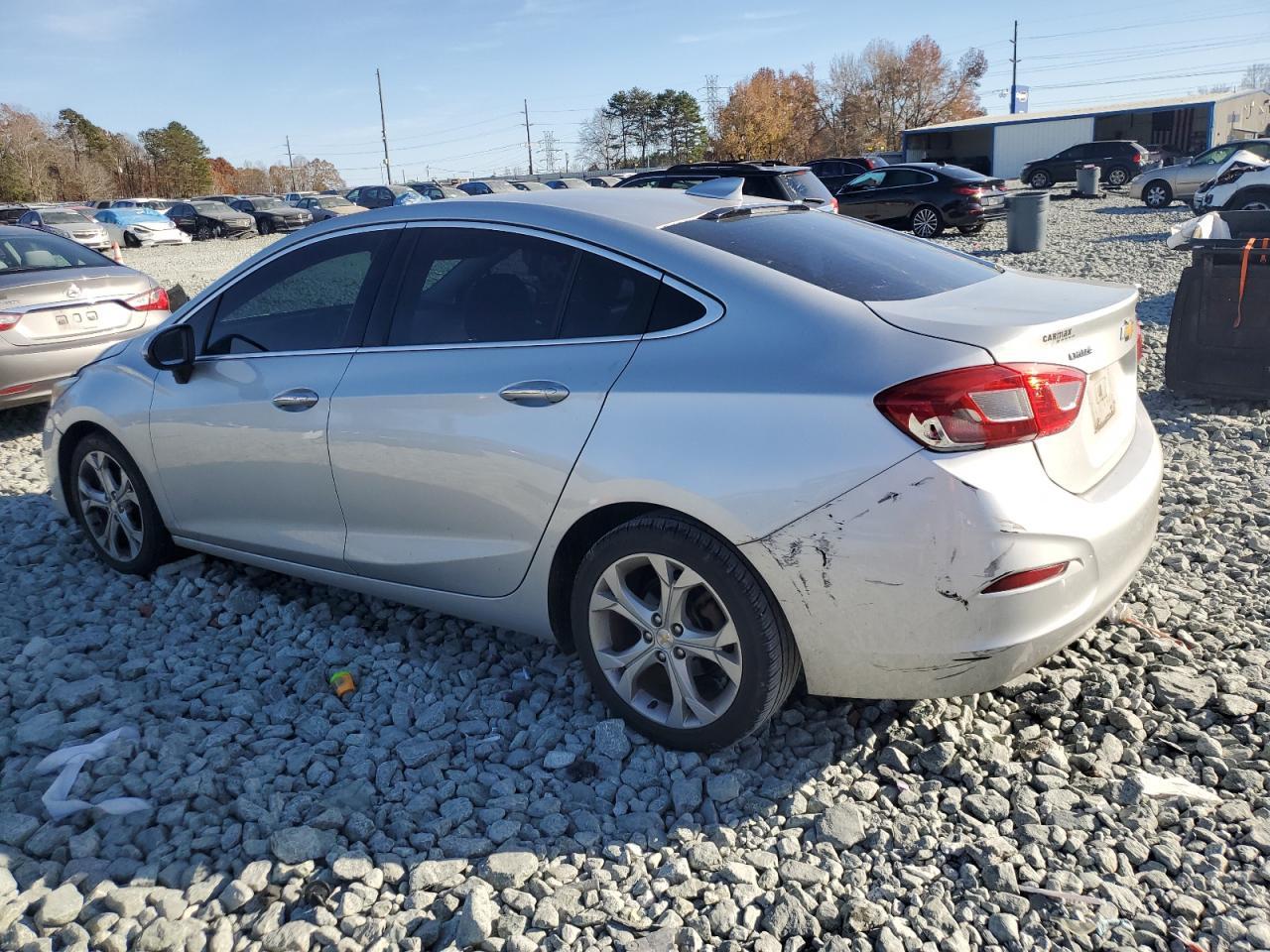 2016 Chevrolet Cruze Premier - Фото 2