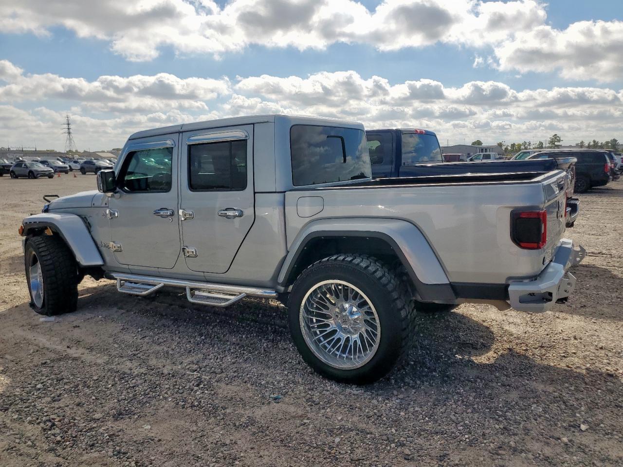 2022 Jeep Gladiator Overland - Фото 2
