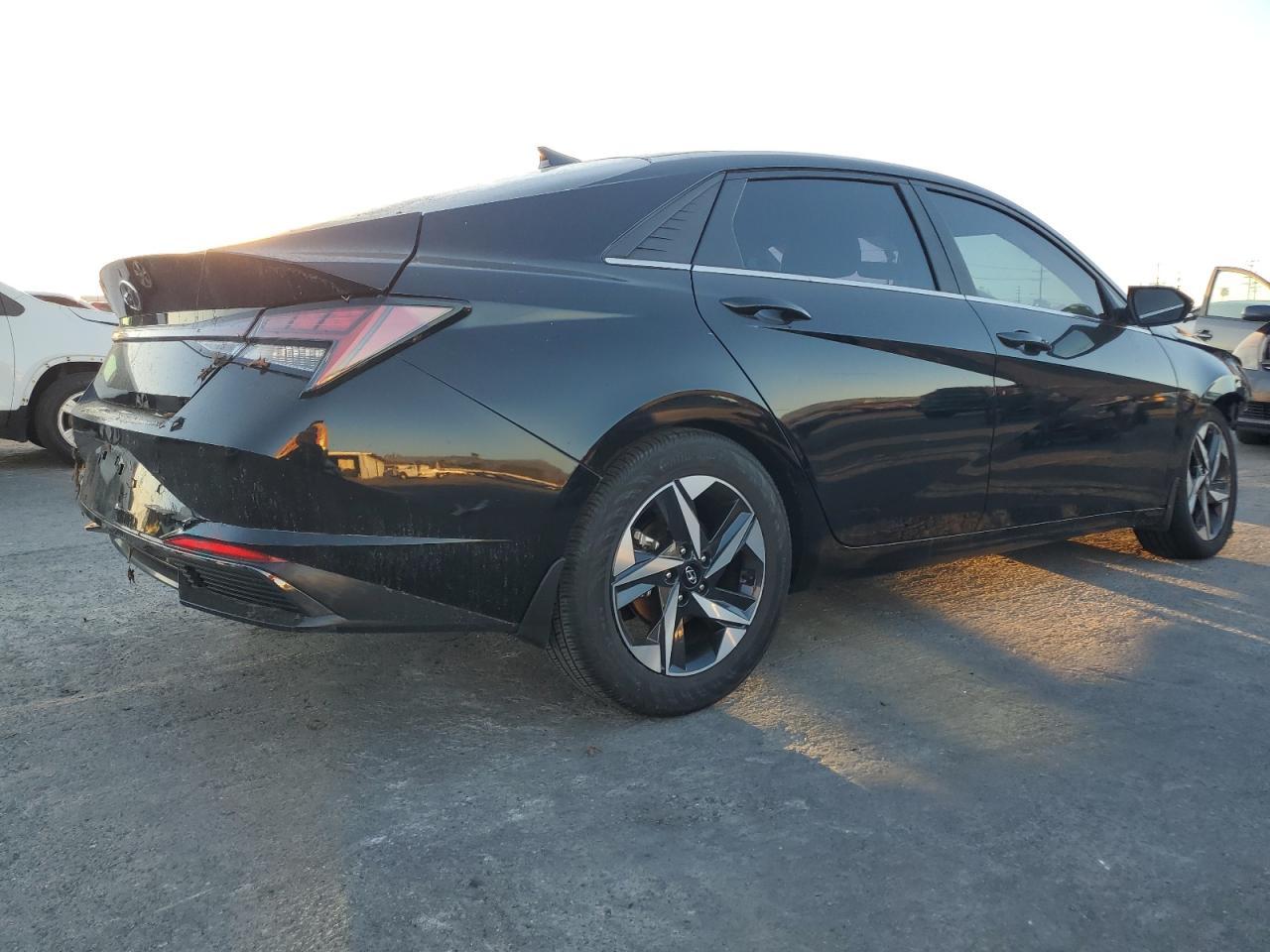 2022 Hyundai Elantra Limited - Image 3