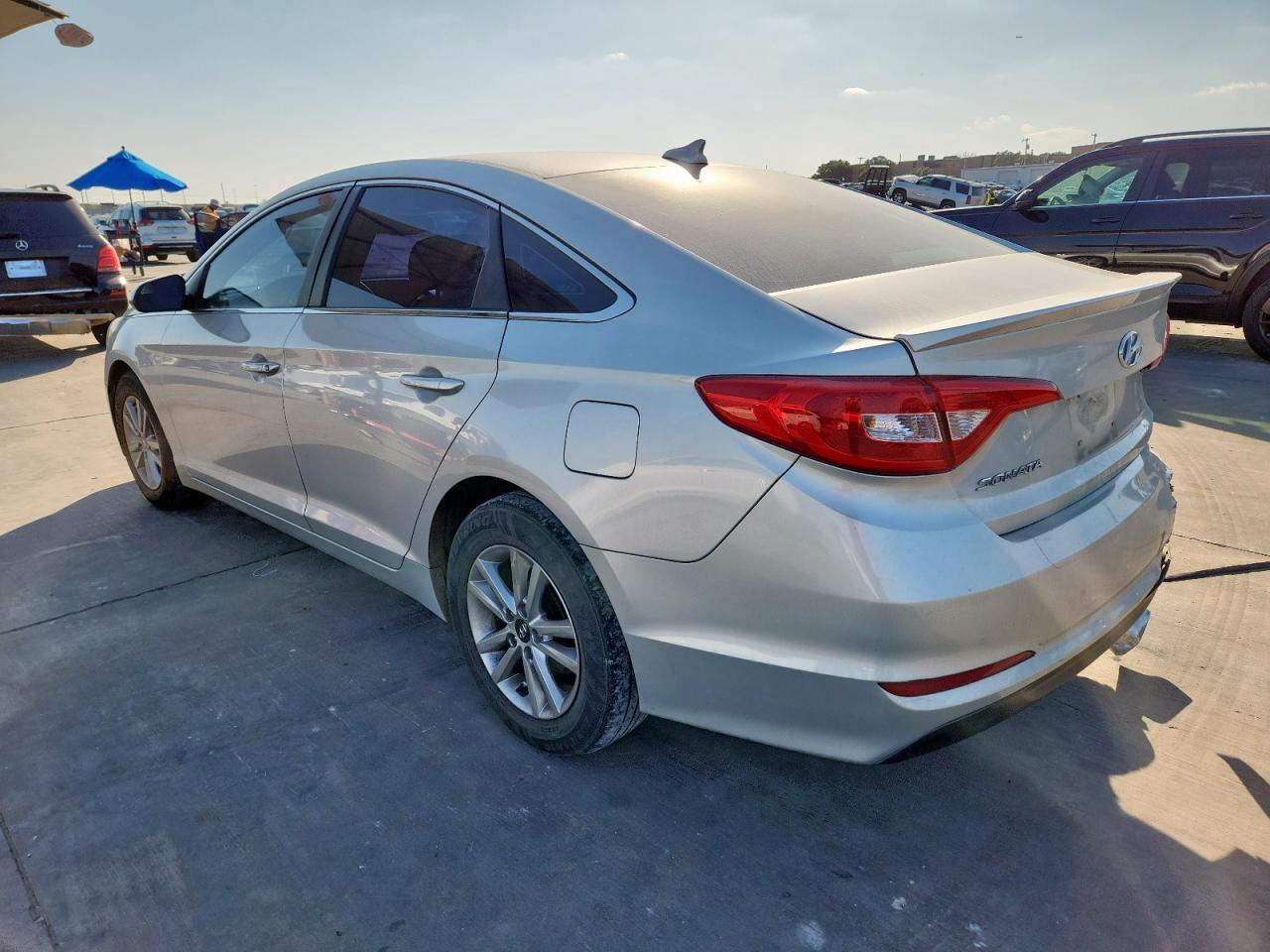 2016 Hyundai Sonata Se - Image 2