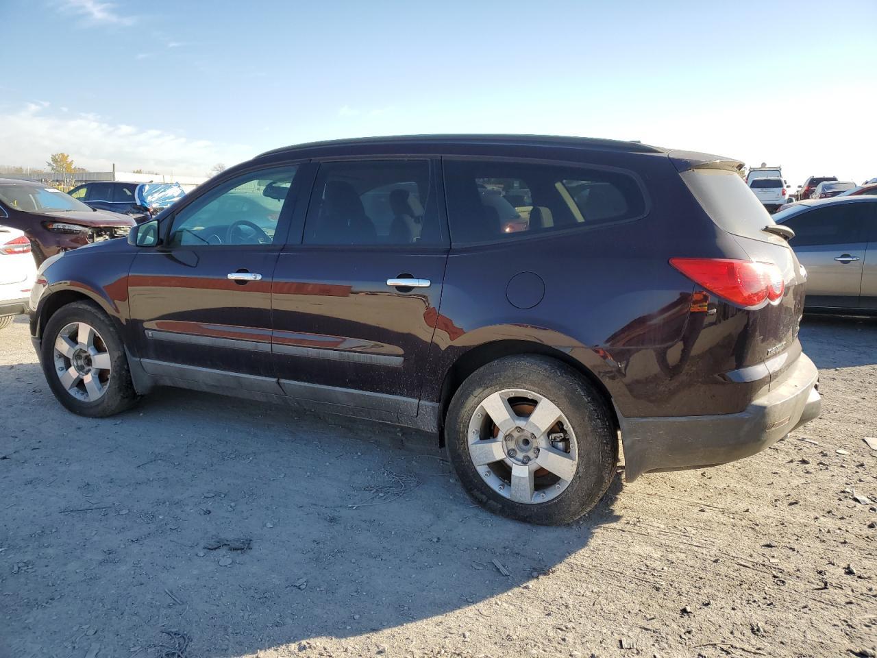 2009 Chevrolet Traverse Ls - Image 2