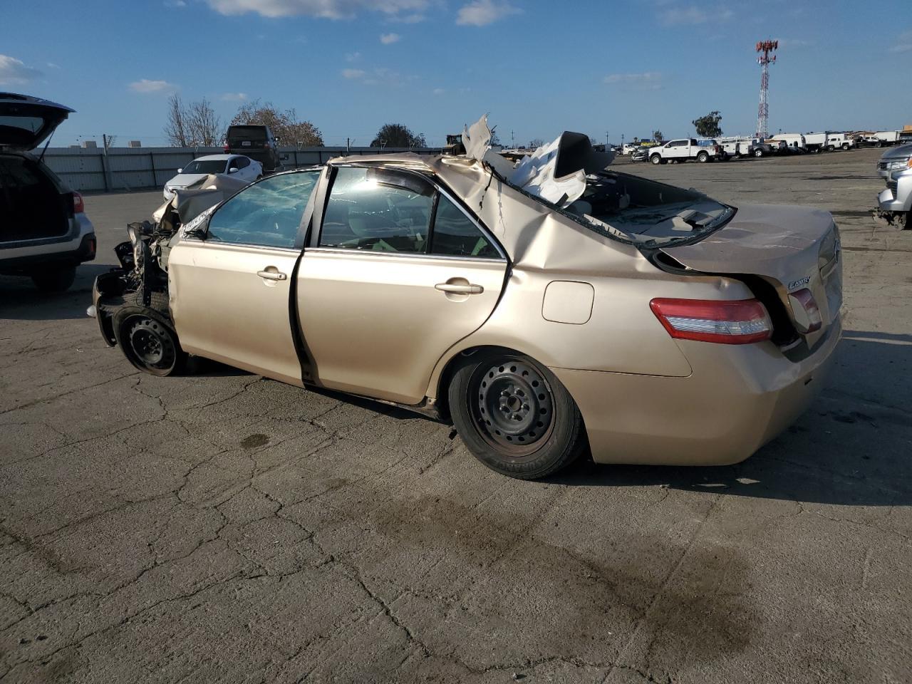 2010 Toyota Camry Base - Фото 2