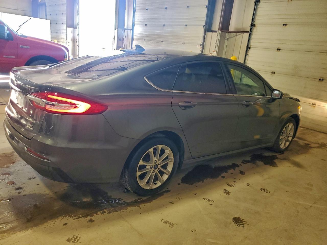 2020 Ford Fusion Se - Фото 3