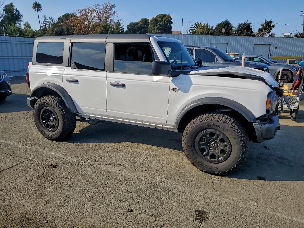 2023 Ford Bronco Base - Image 4