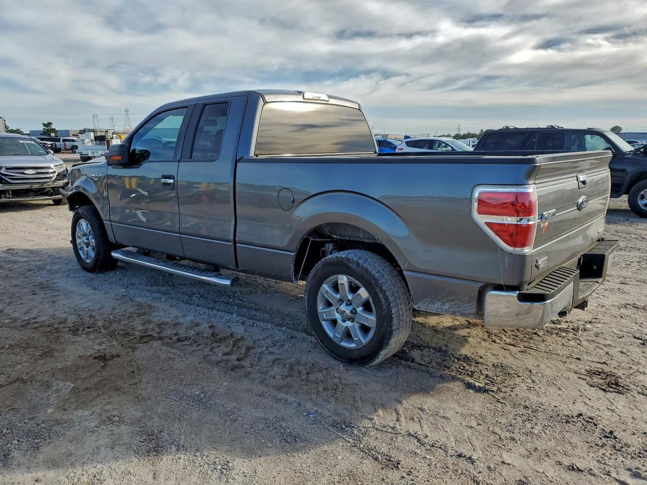 2014 Ford F150 Super Cab - Фото 2