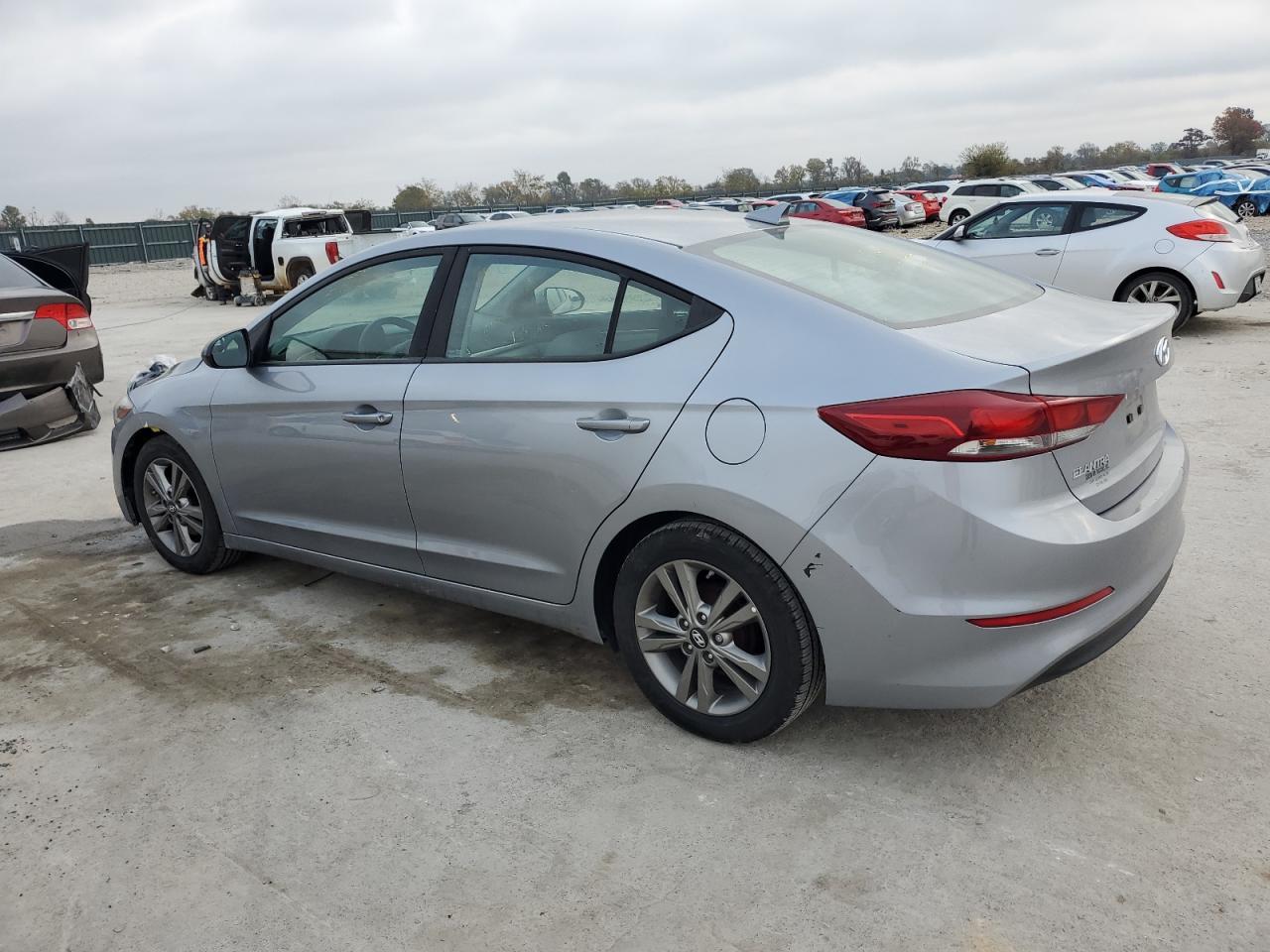 2017 Hyundai Elantra Se - Фото 2