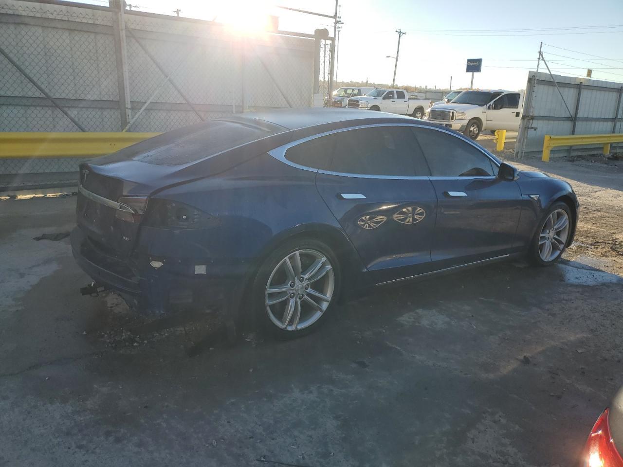 2015 Tesla Model S 90D - Фото 3
