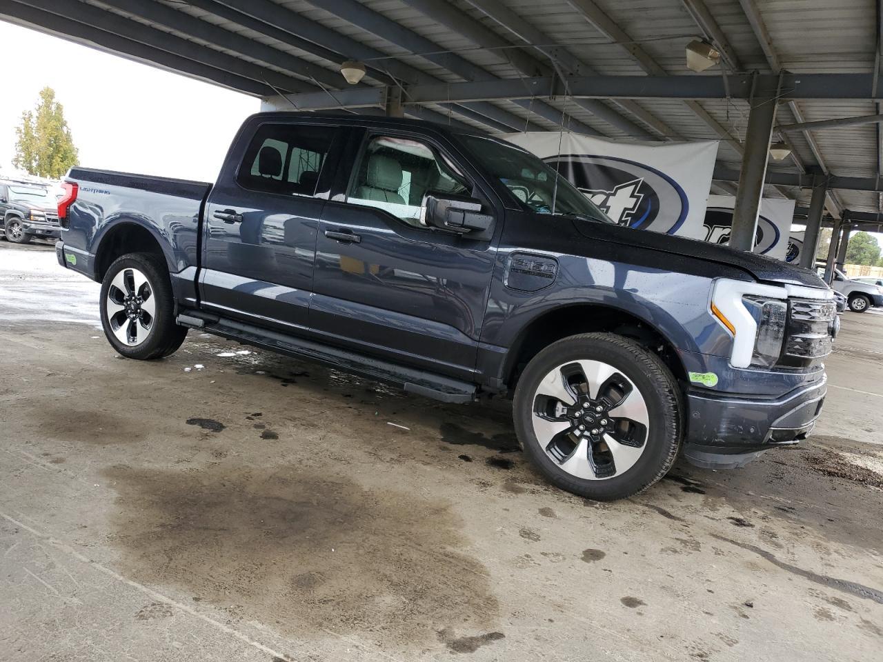 2022 Ford F150 Lightning Pro - Фото 4