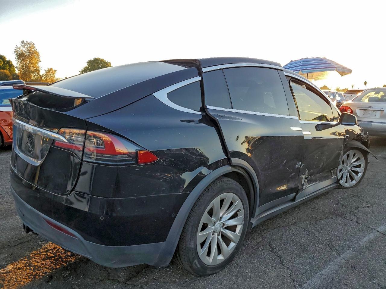 2018 Tesla Model X - Фото 3