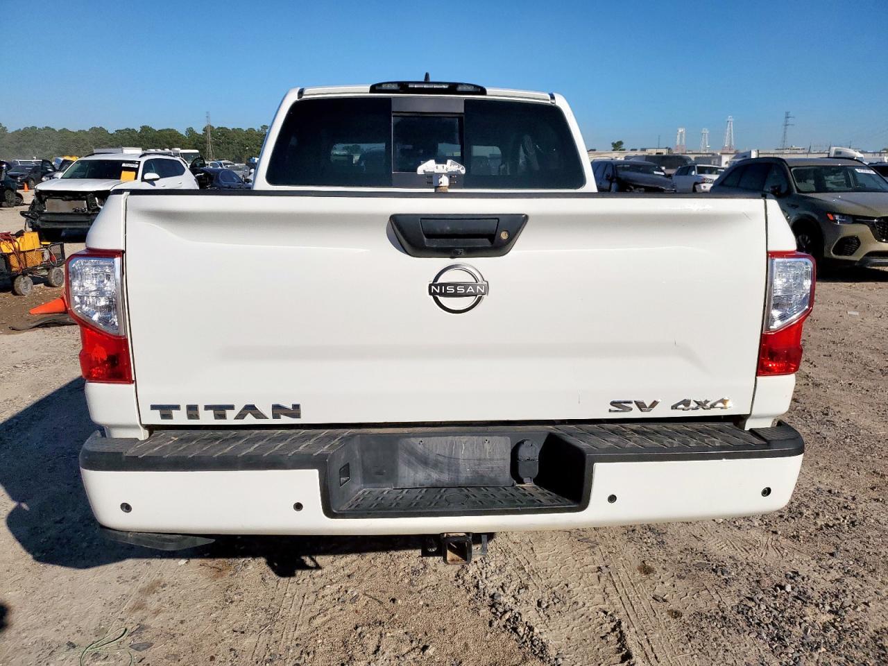 2024 Nissan Titan Pro-4X - Фото 6