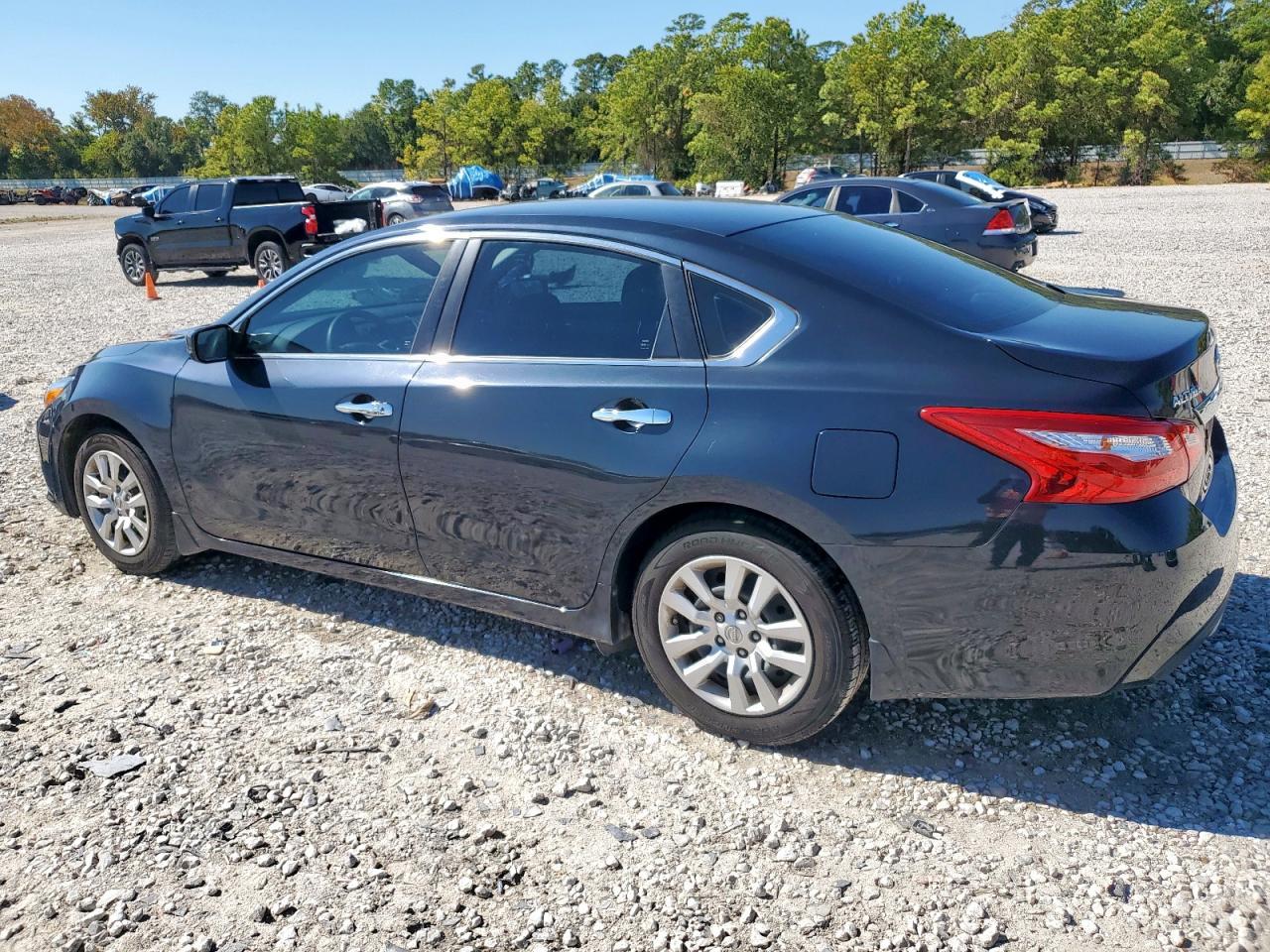 2016 Nissan Altima 2.5 S - Фото 2