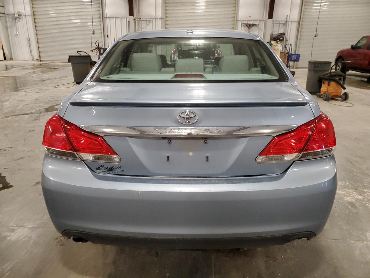 2012 Toyota Avalon - Image 6