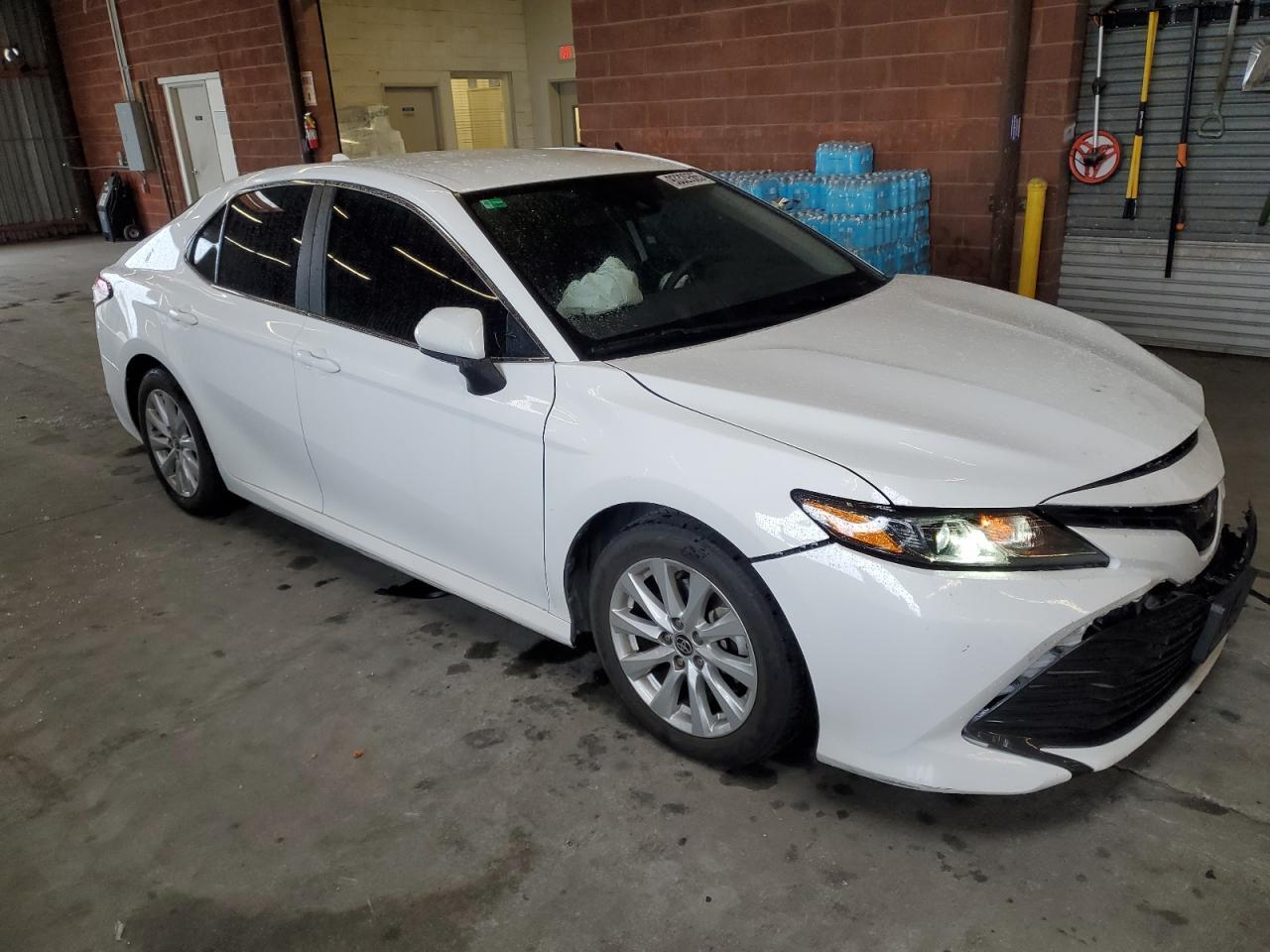 2020 Toyota Camry Le - Фото 4
