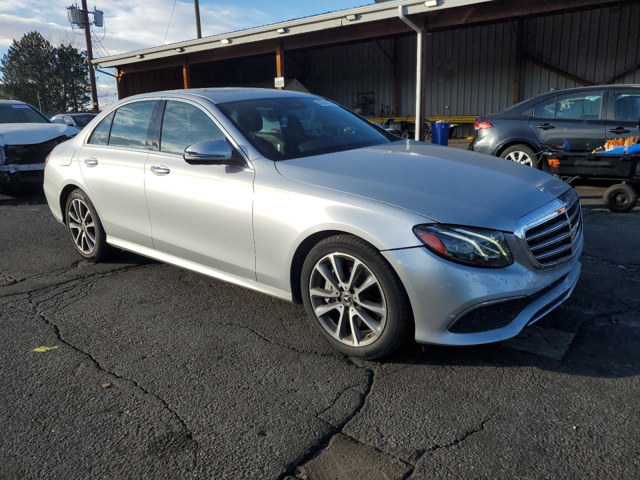 2018 Mercedes-Benz E 400 4Matic - Фото 4