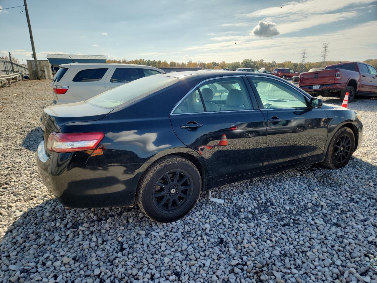 2011 Toyota Camry Base - Фото 3