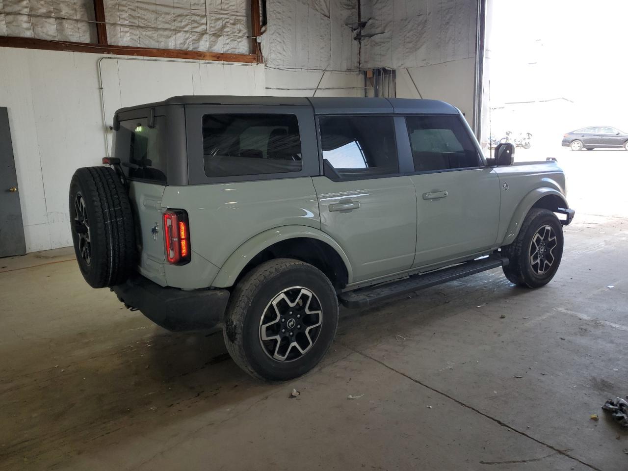 2022 Ford Bronco Base - Image 3