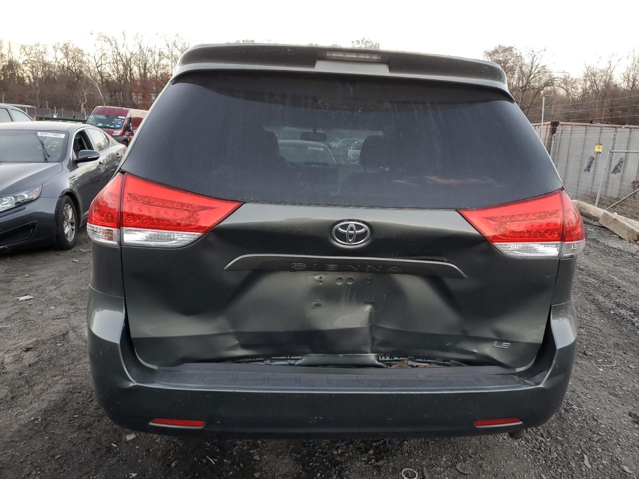 2013 Toyota Sienna - Image 6