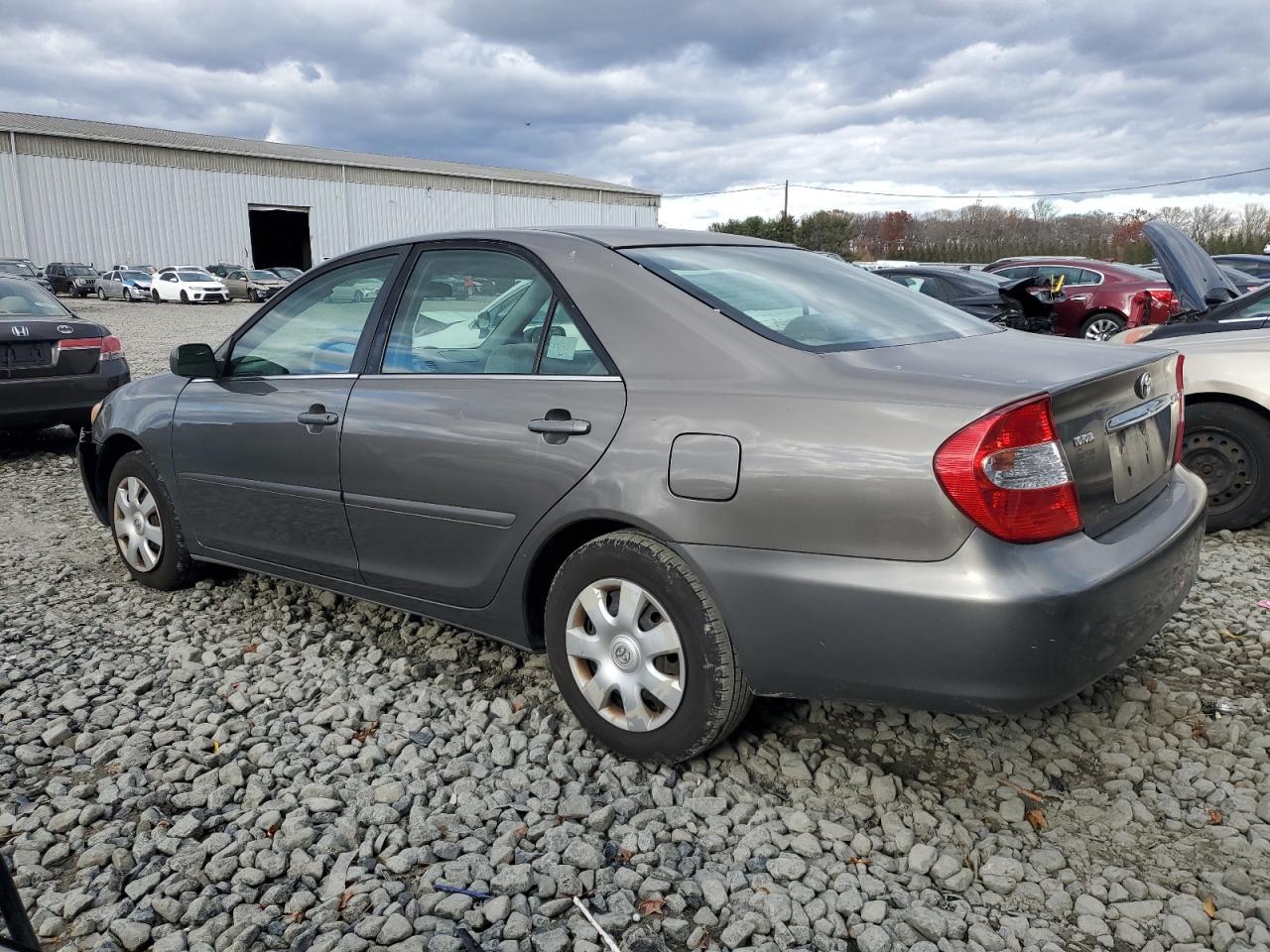 2002 Toyota Camry Le - Фото 2