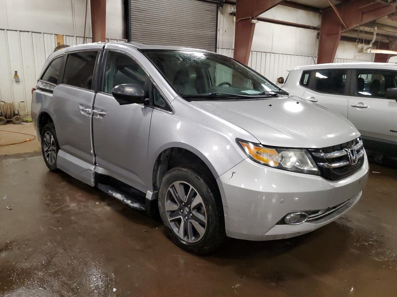 2015 Honda Odyssey Touring - Фото 4