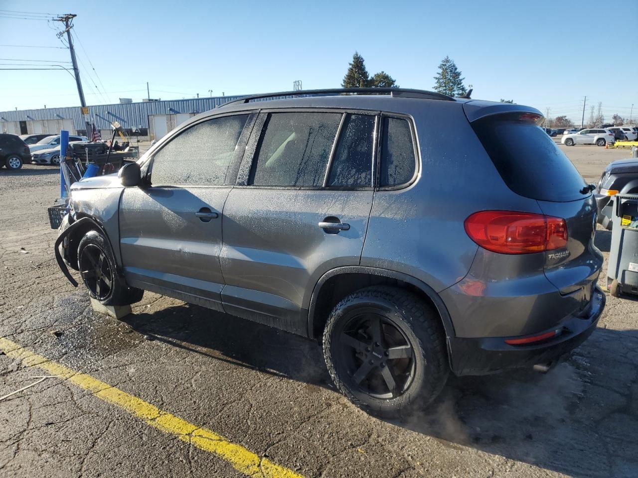 2016 Volkswagen Tiguan S - Фото 2