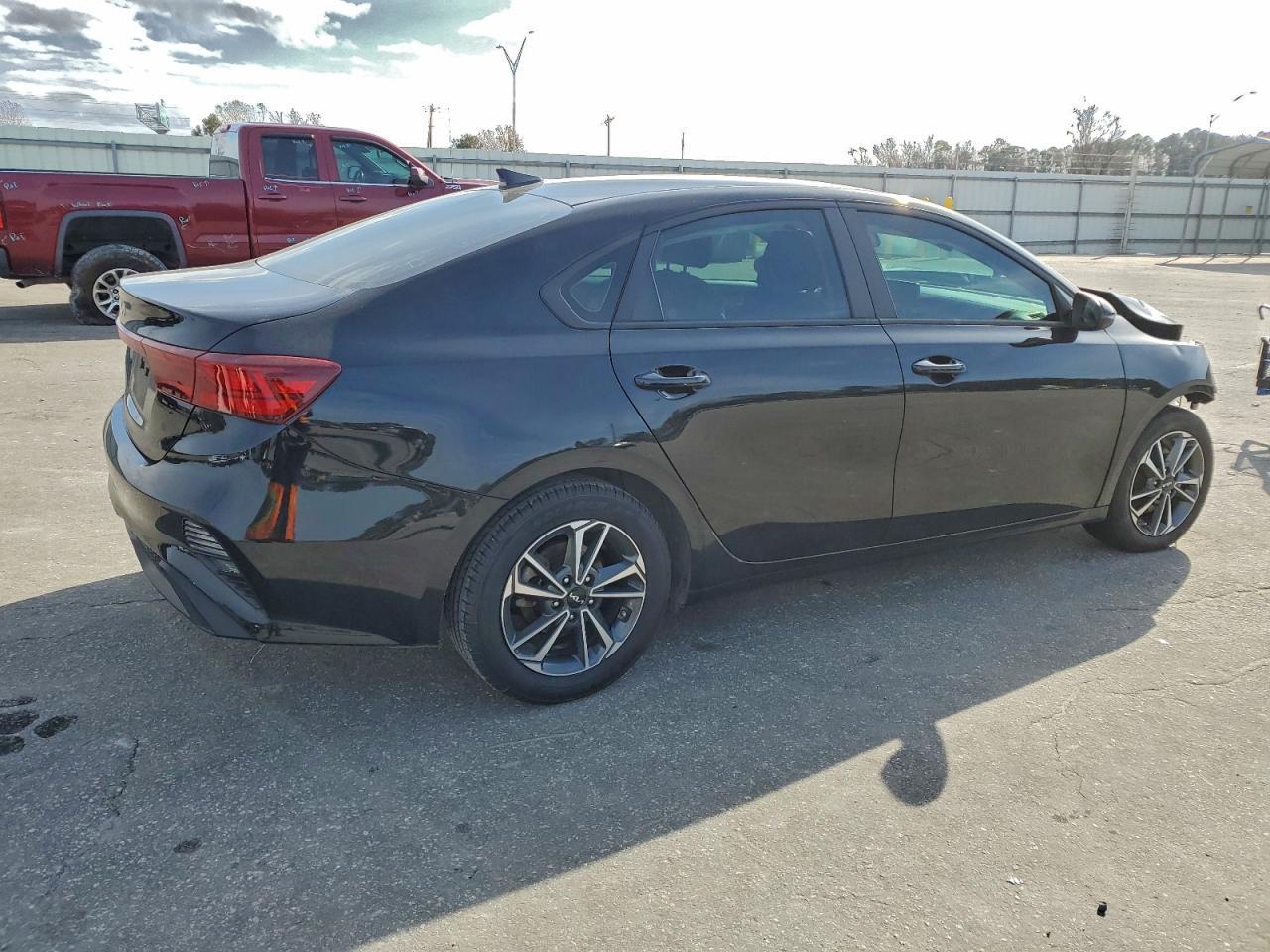 2023 Kia Forte Lx - Image 3