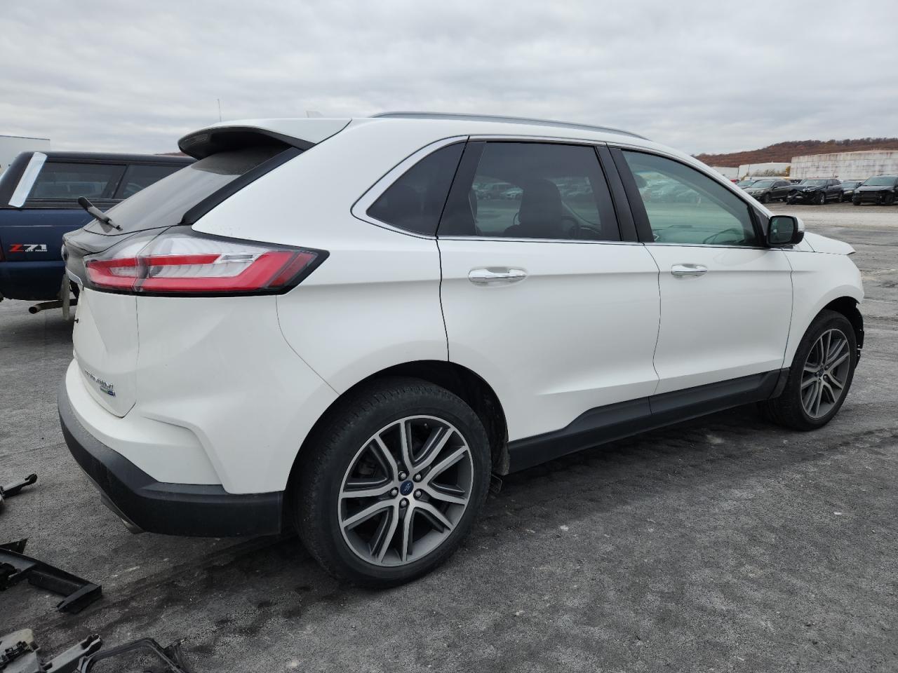 2020 Ford Edge Titanium - Image 3