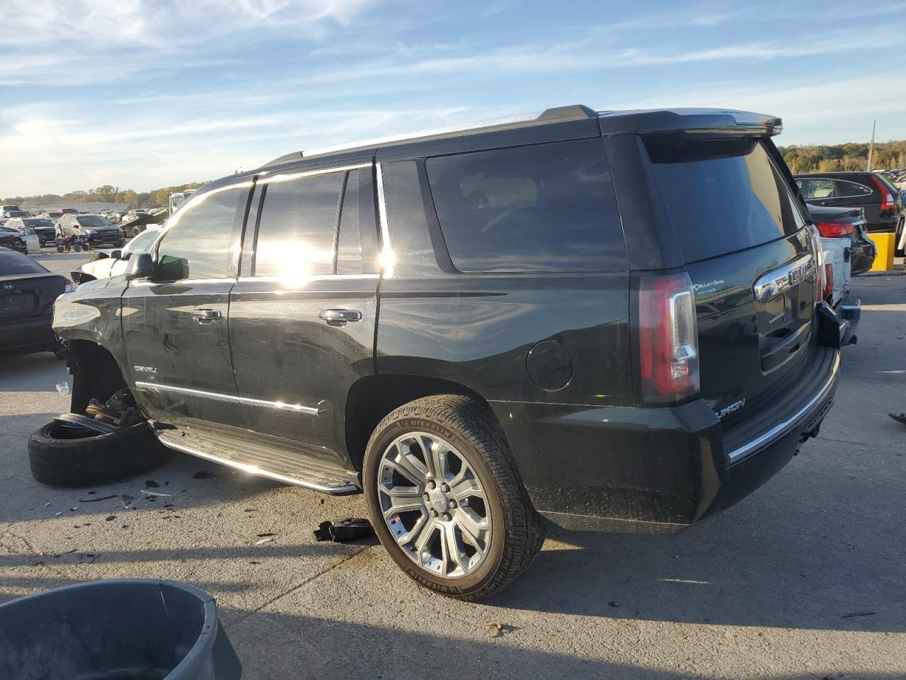 2017 GMC Yukon Denali - Фото 2