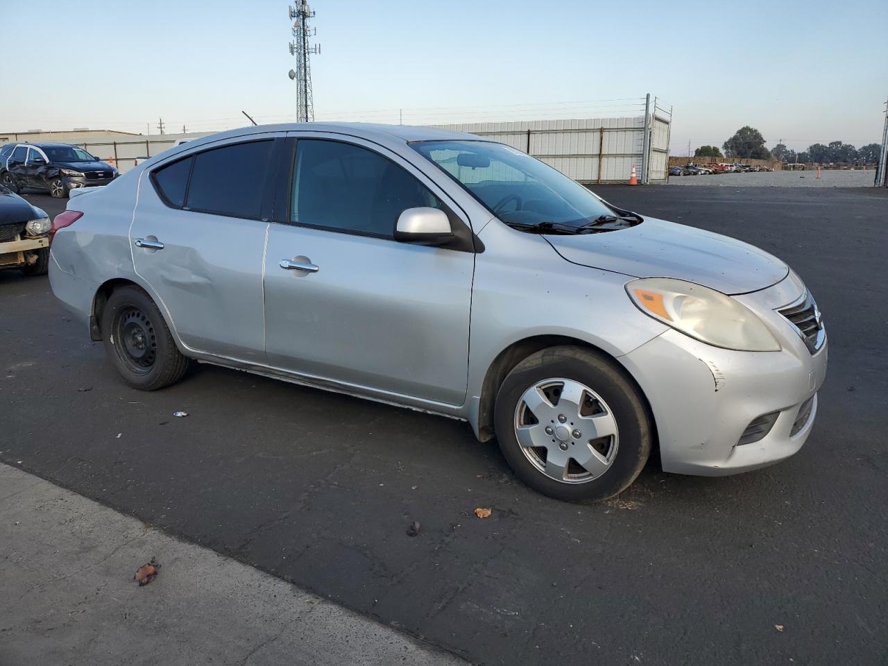 2014 Nissan Versa S - Image 4