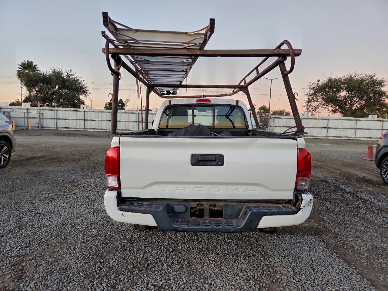 2017 Toyota Tacoma Access Cab - Фото 6