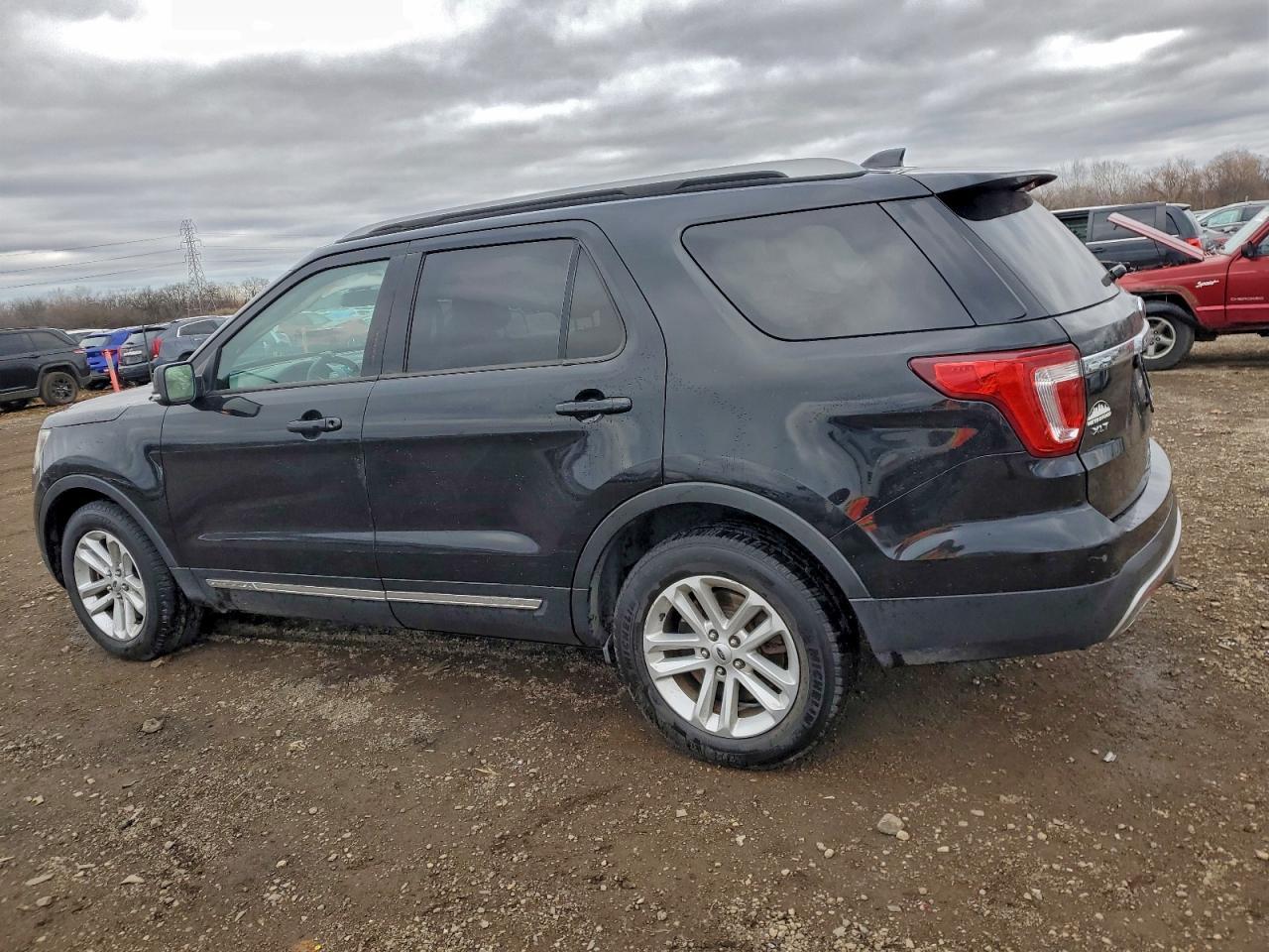 2017 Ford Explorer Xlt - Фото 2