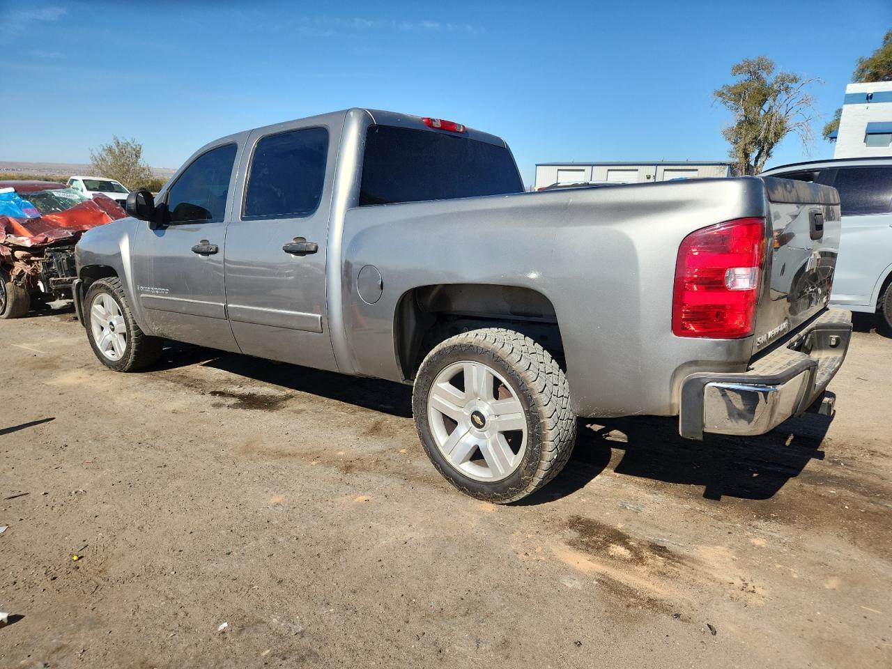 2007 Chevrolet Silverado C1500 Crew Cab - Image 2
