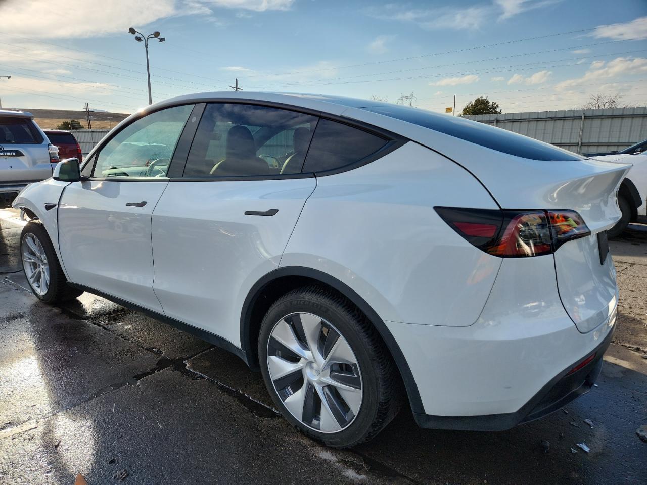 2023 Tesla Model Y - Фото 2