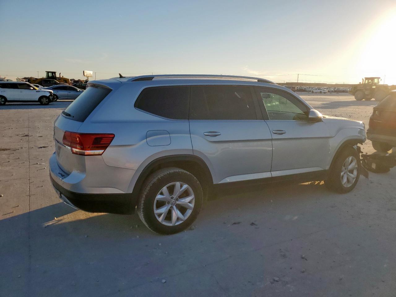 2018 Volkswagen Atlas S - Фото 3