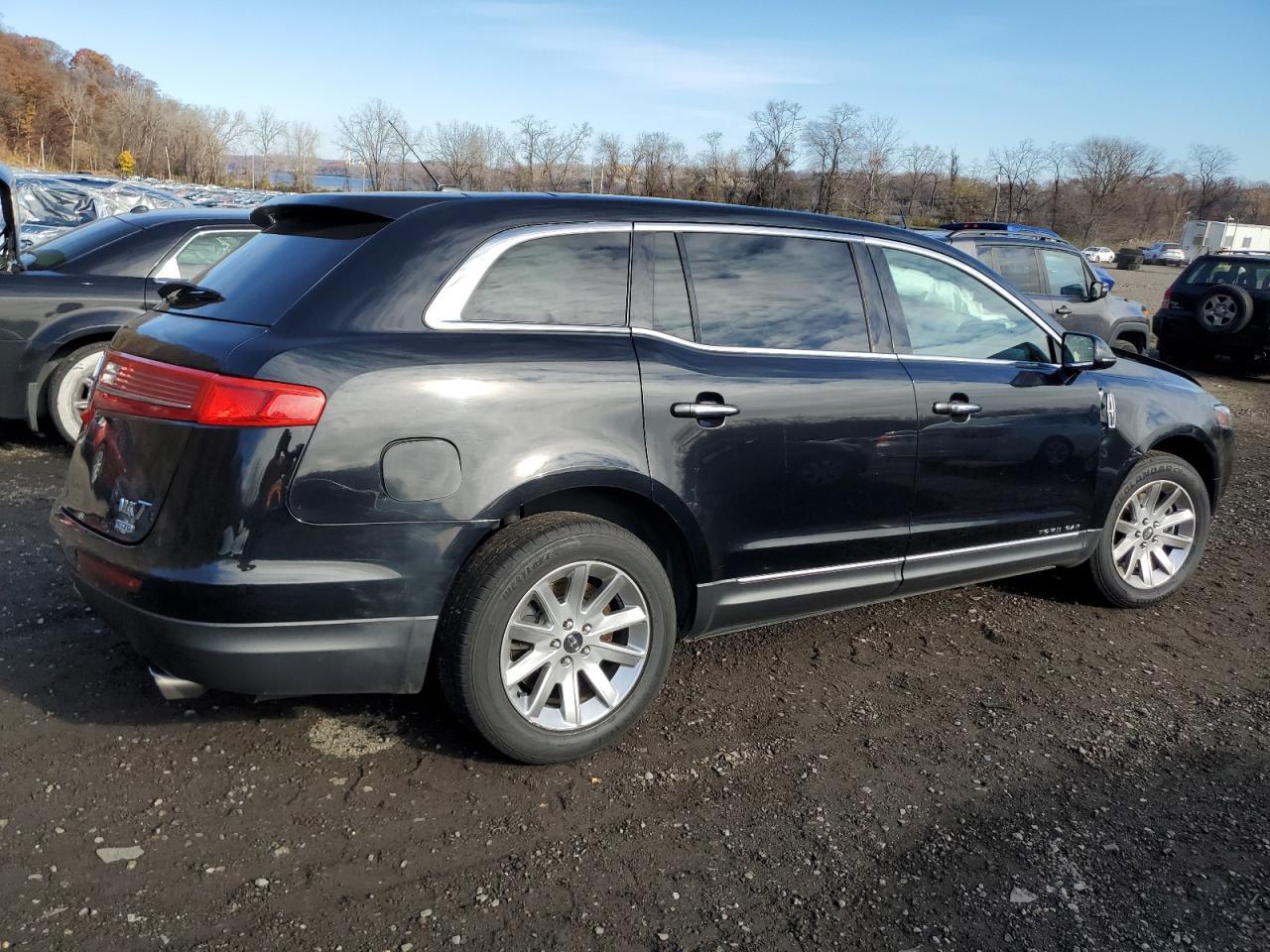2018 Lincoln Mkt - Image 3