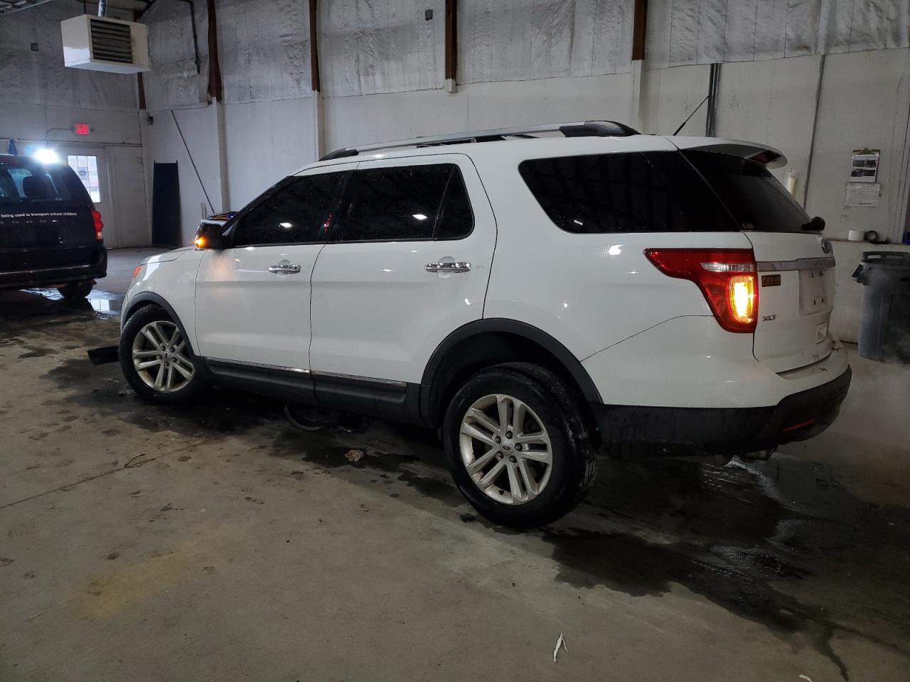 2015 Ford Explorer Xlt - Фото 2