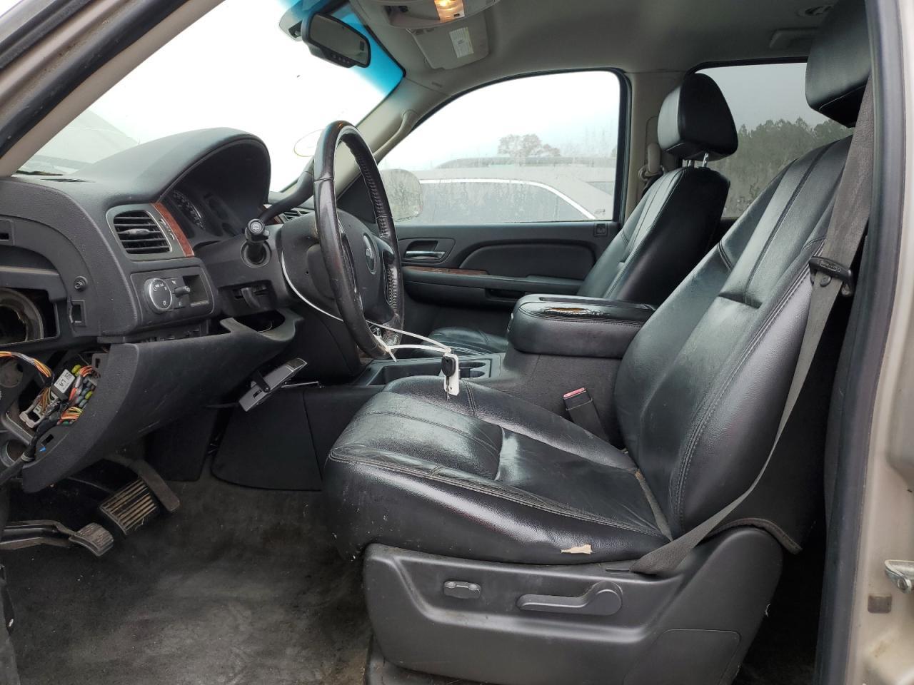2007 Chevrolet Suburban C2500 - Image 7