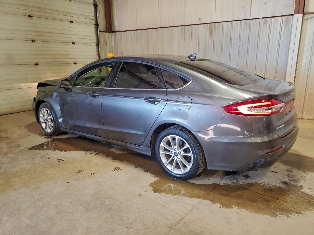 2020 Ford Fusion Se - Фото 2