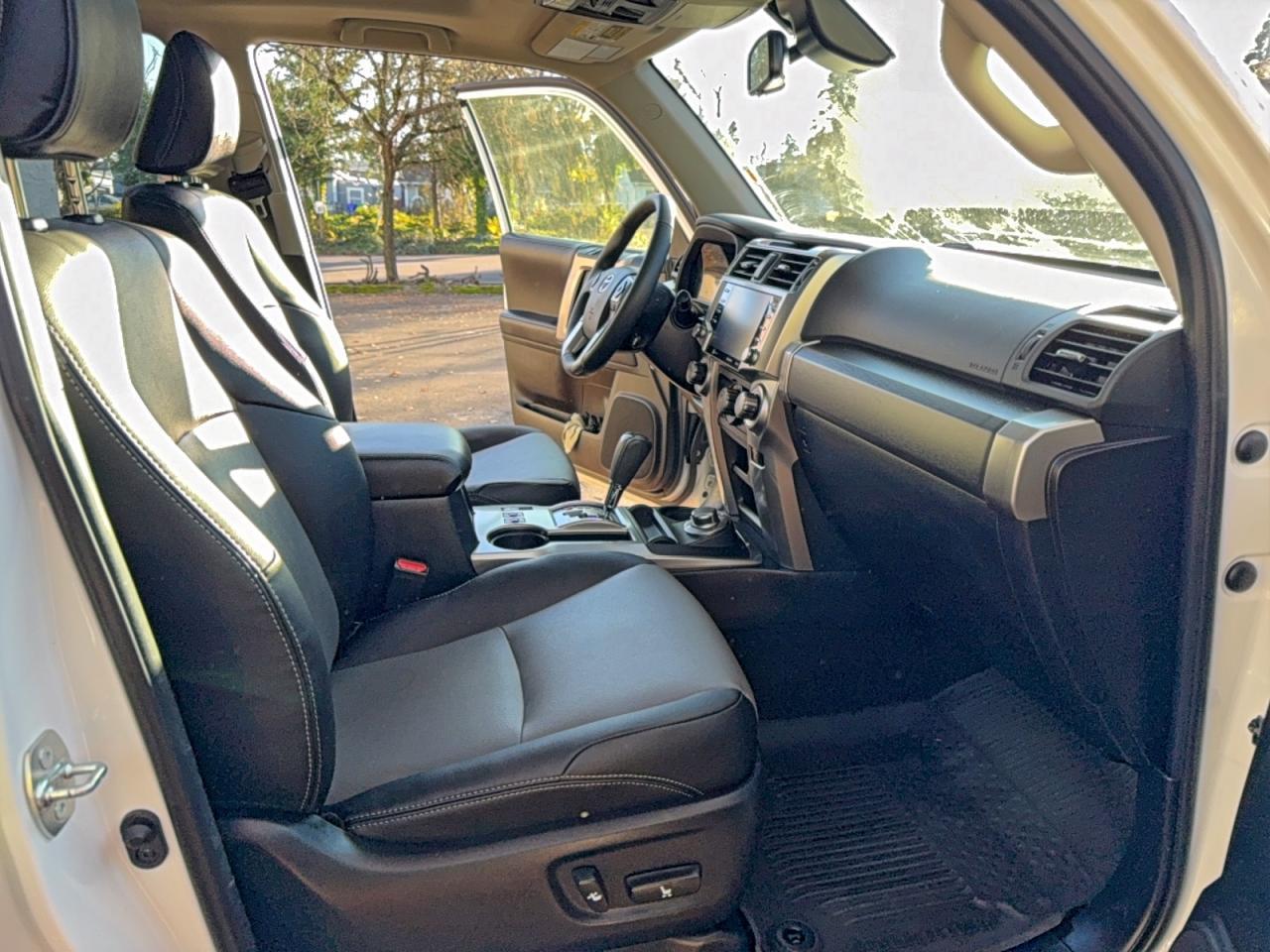 2022 Toyota 4Runner Sr5/Sr5 Premium - Image 5