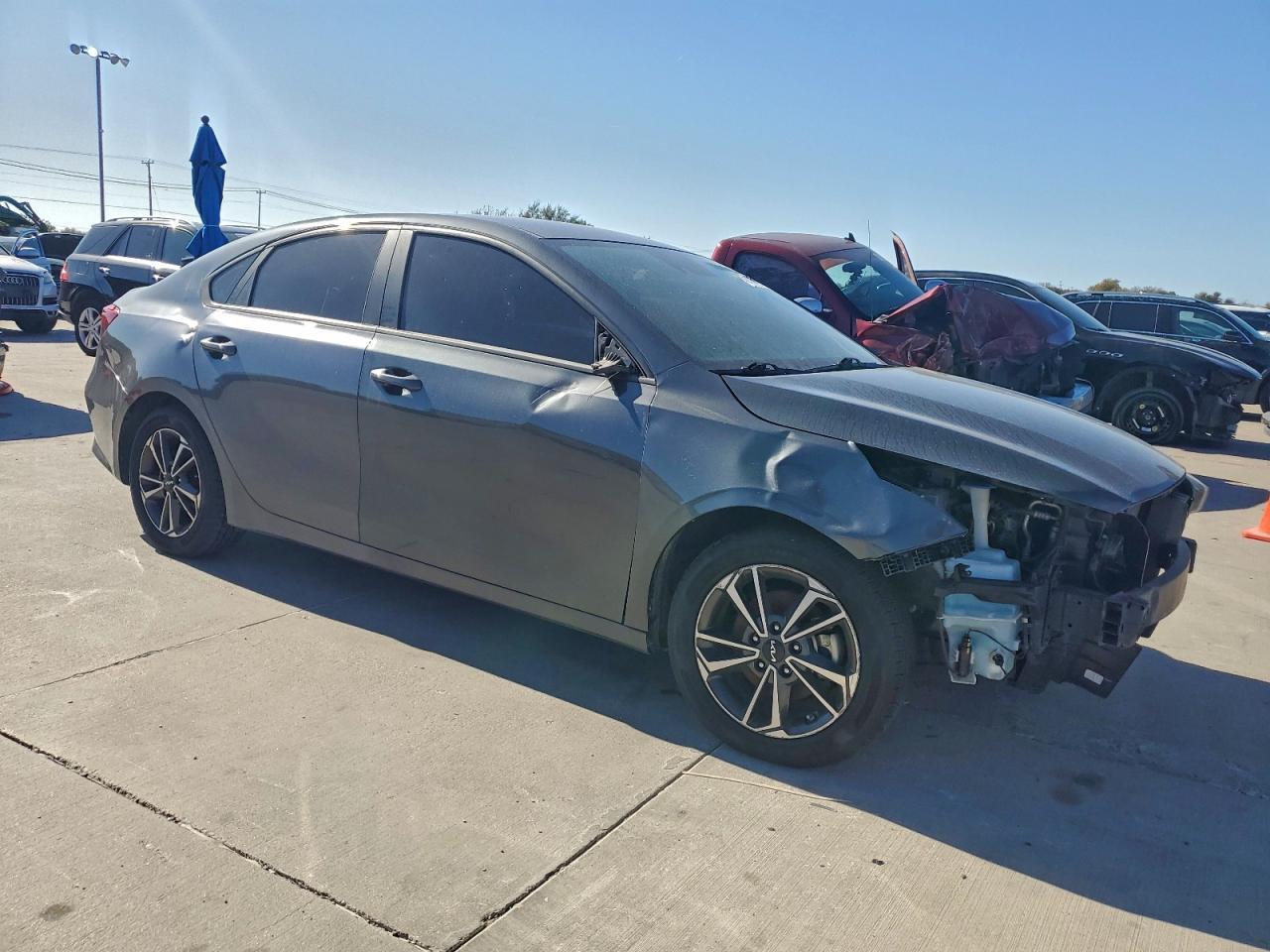 2022 Kia Forte Lxs - Фото 4