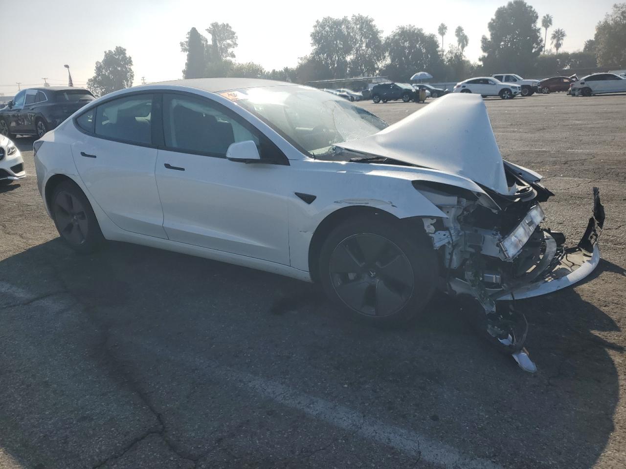 2023 Tesla Model 3 - Фото 4