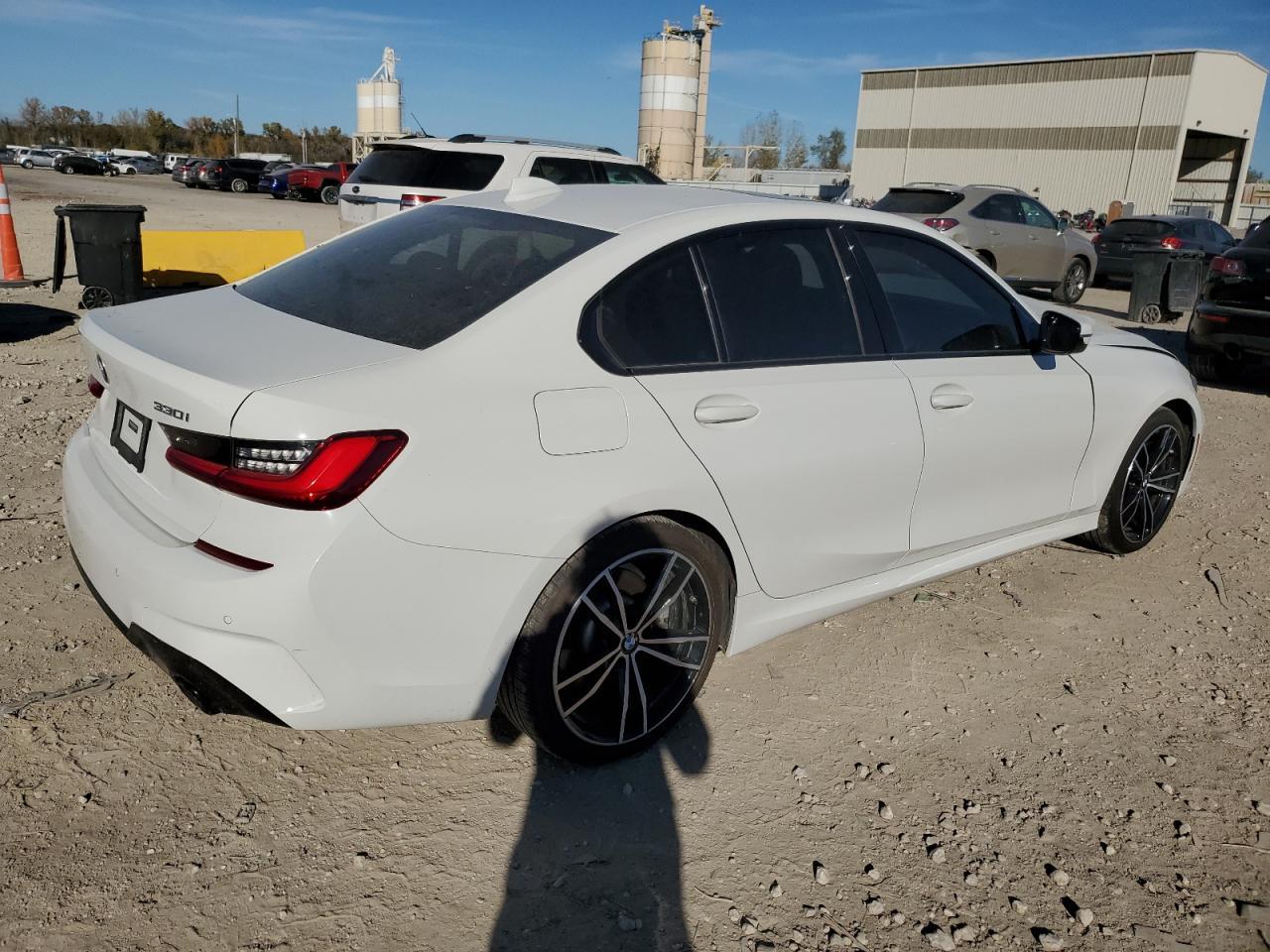 2020 BMW 330Xi - Фото 3