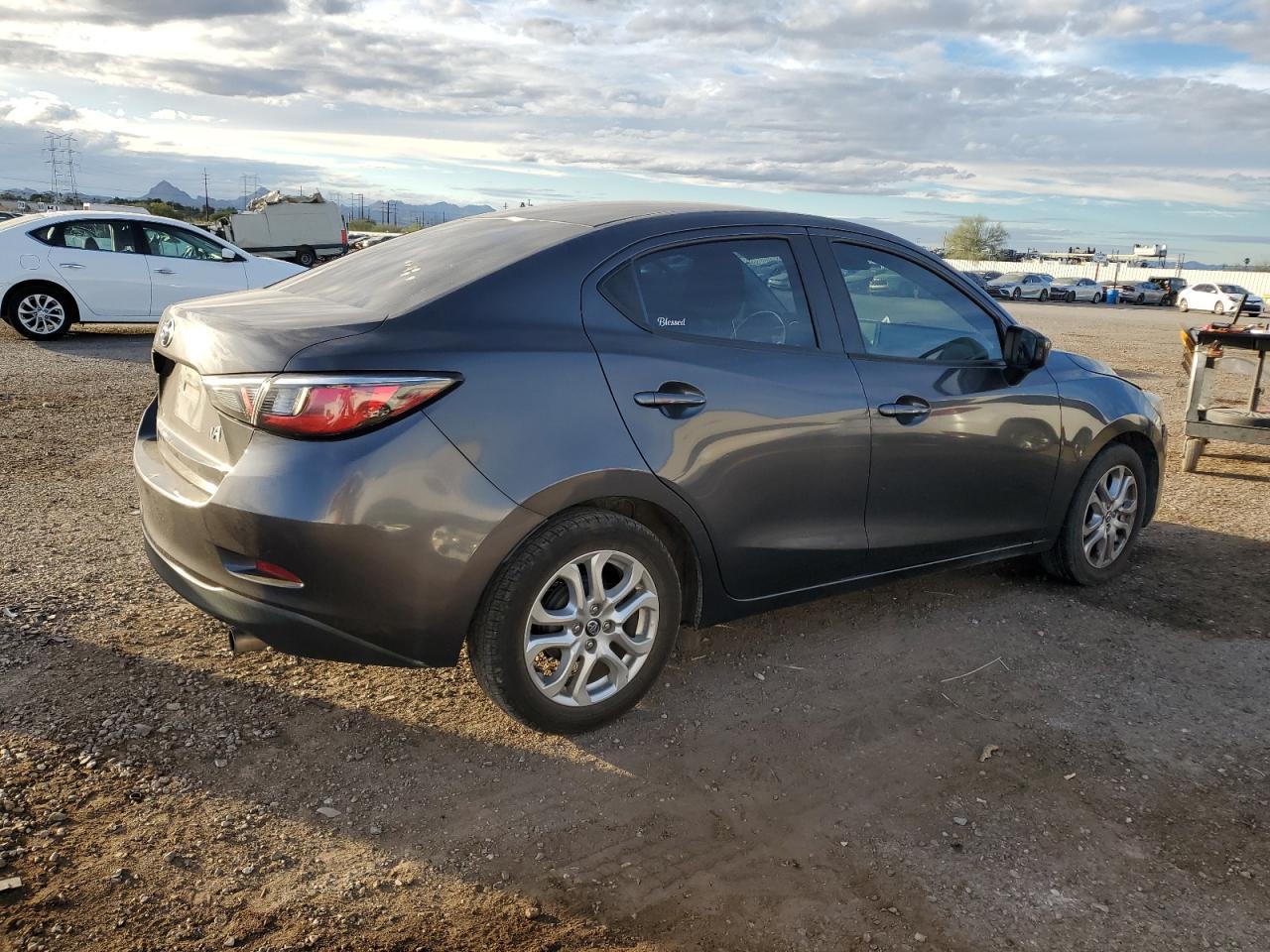 2018 Toyota Yaris Ia - Image 3