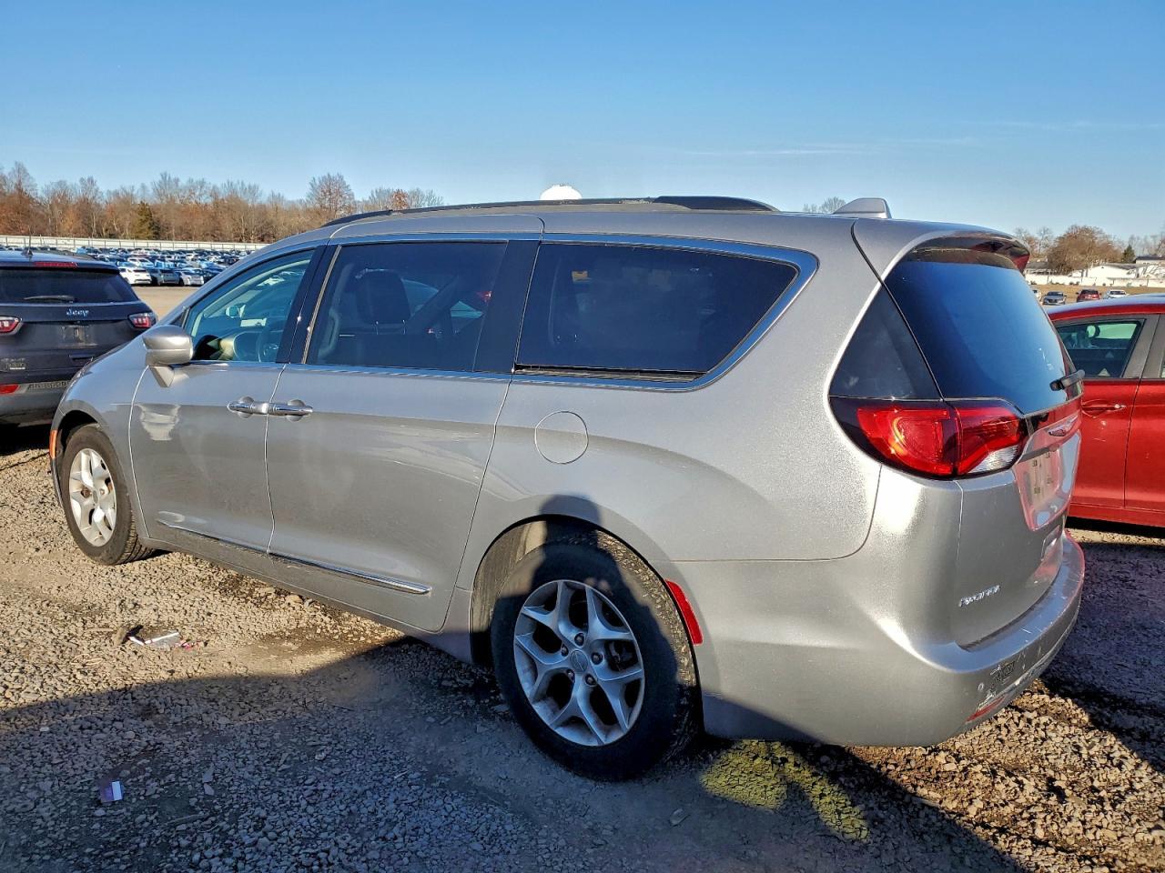 2017 Chrysler Pacifica Touring L - Фото 2