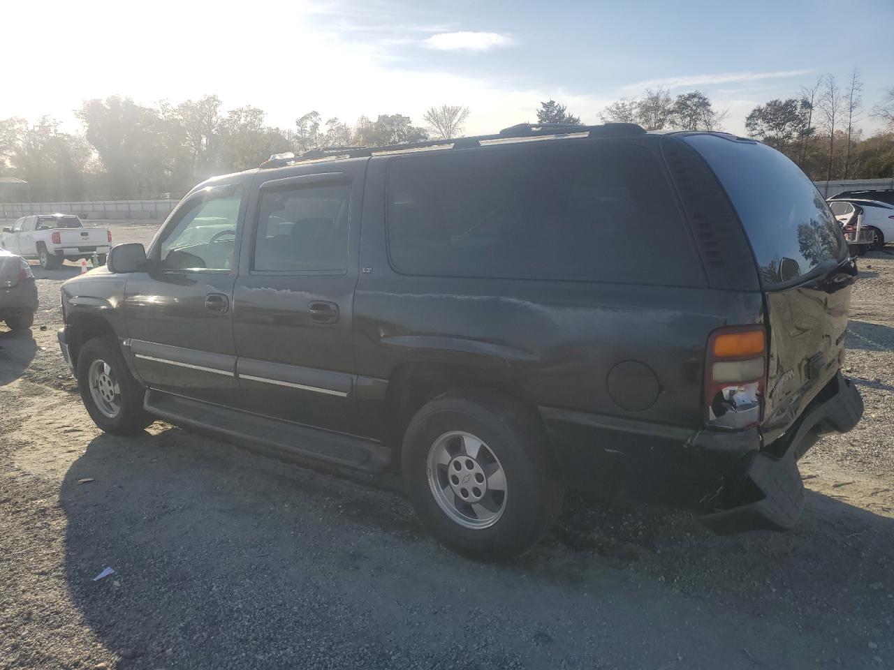 2002 Chevrolet Suburban C1500 - Image 2