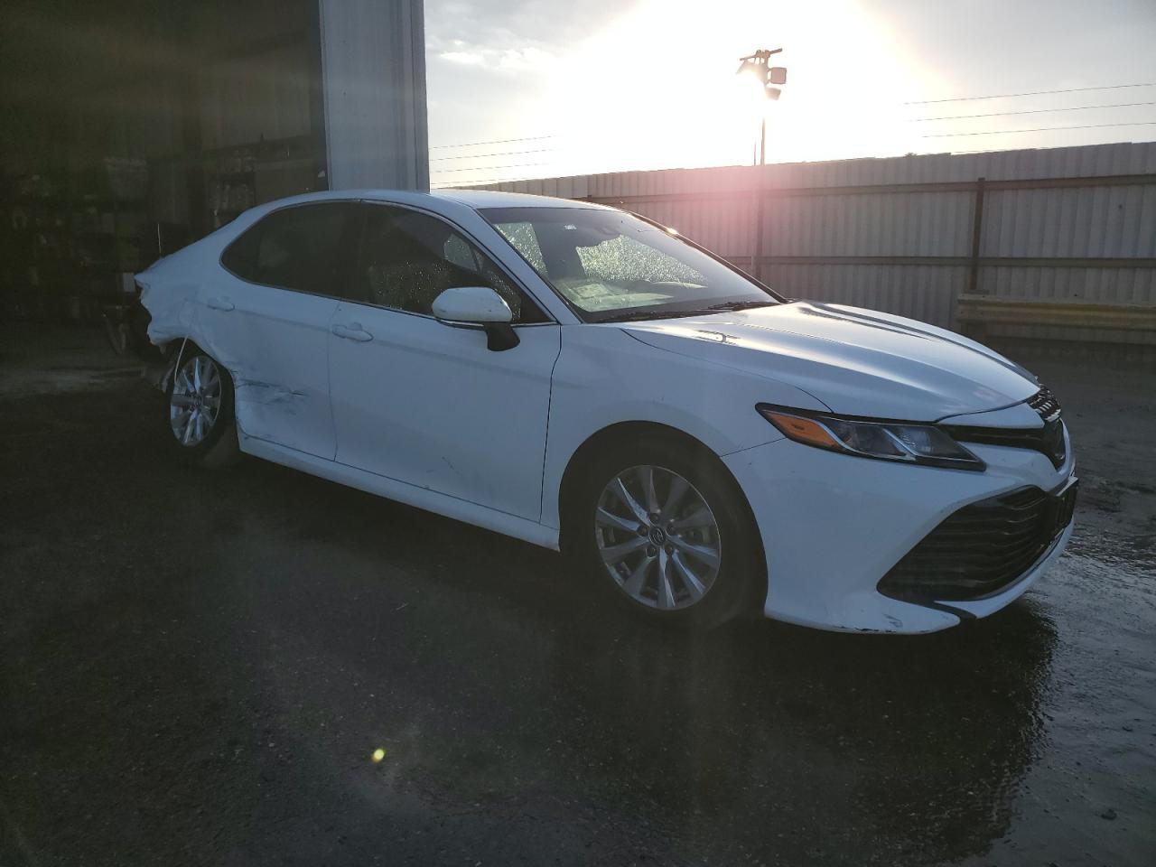 2018 Toyota Camry Le - Фото 4