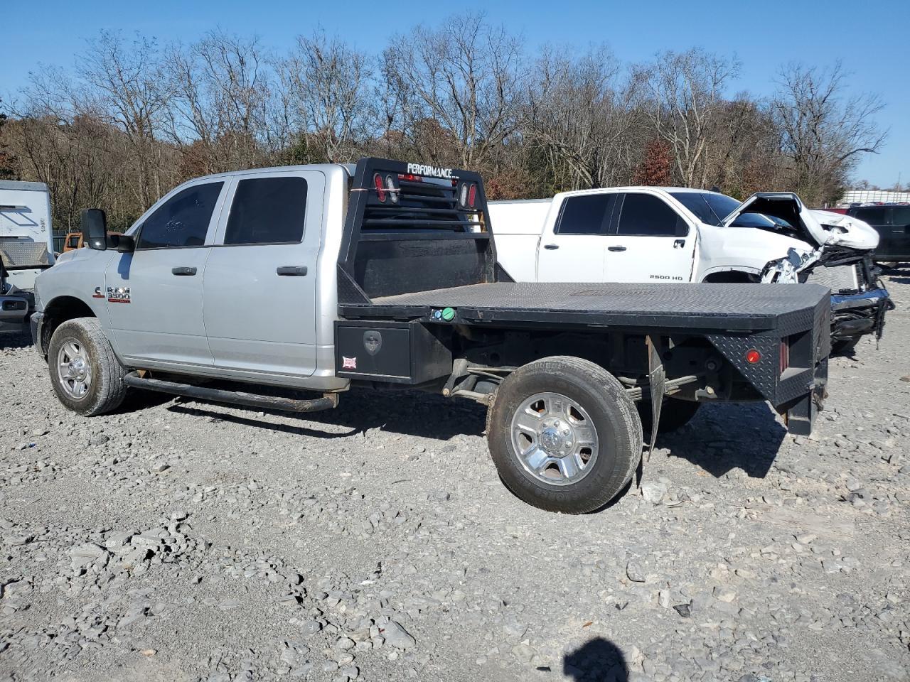 2018 Ram 3500 Flatbed Truck - Фото 2